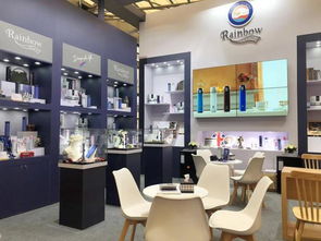 彩虹品牌惊艳亮相上海日用百货展，接受央视专访